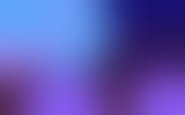 霓虹招牌映在湿漉漉的柏油路上